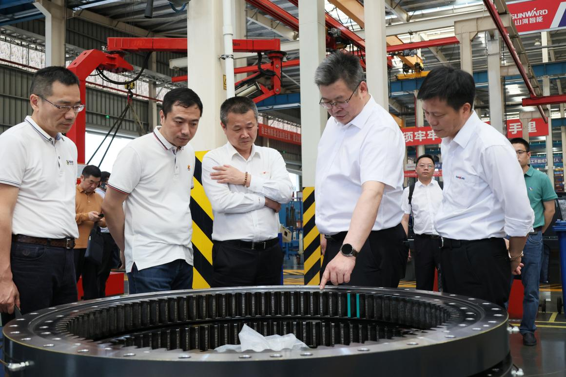 湖南钢铁集团党委书记、董事长李建宇到8188cc威尼斯智能调研交流