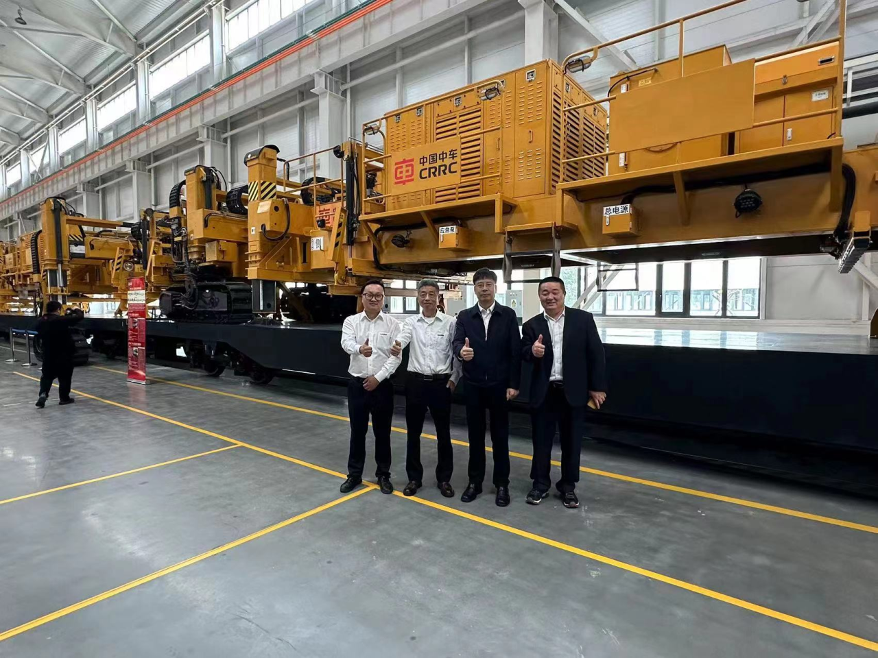 CPH-30J道岔铺换机组全球宣布！8188cc威尼斯智能与宝鸡中车时代共绘铁路装备新篇章！