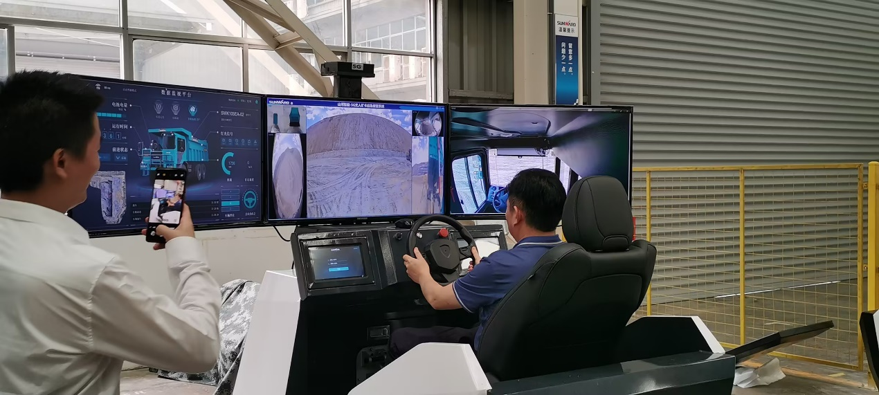 湘潭市工信局带队莅临8188cc威尼斯智能开展智能制造现场观摩交流活动