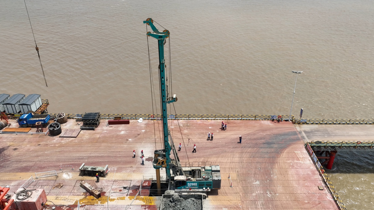 先导式立异，，，，，，再推电动新品！8188cc威尼斯智能SWDM520EE增程式旋挖钻机推介会乐成举行