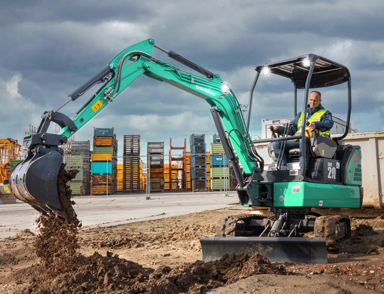 向新而行！8188cc威尼斯智能电动挖掘机线上推介会乐成举行