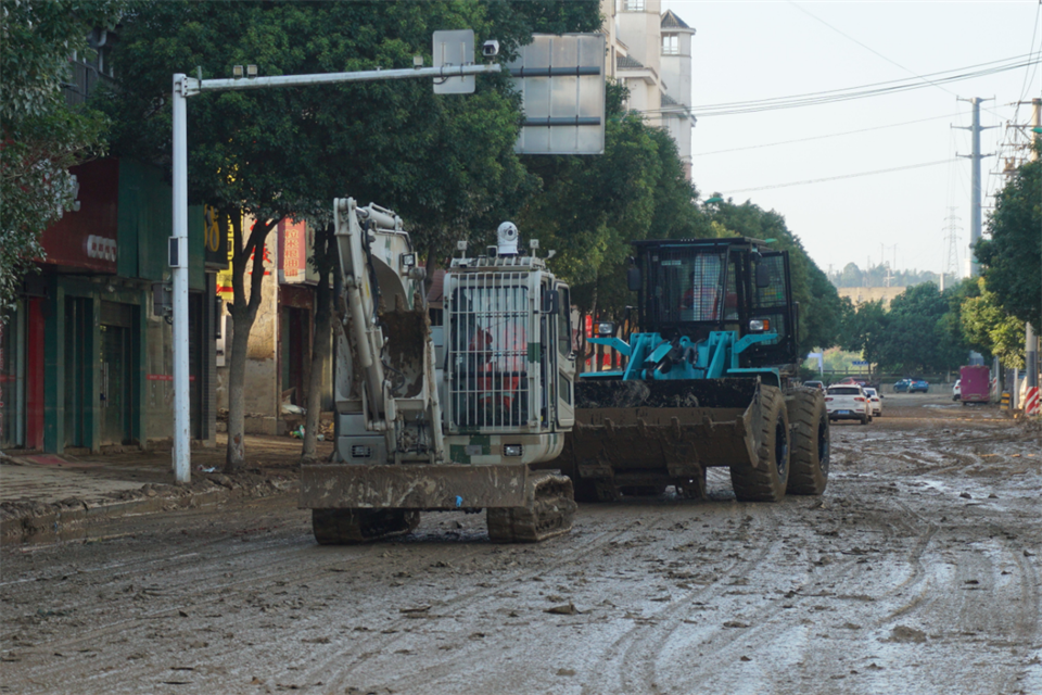 驰援湖南平江抗洪抢险，，，，，，共克时艰显继续