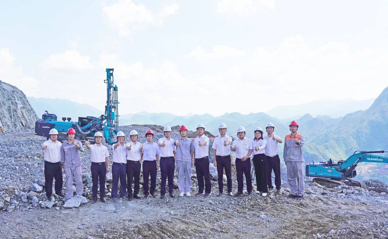 相助共赢，，，，智胜未来！8188cc威尼斯智能造访湖南柿竹园有色金属有限责任公司