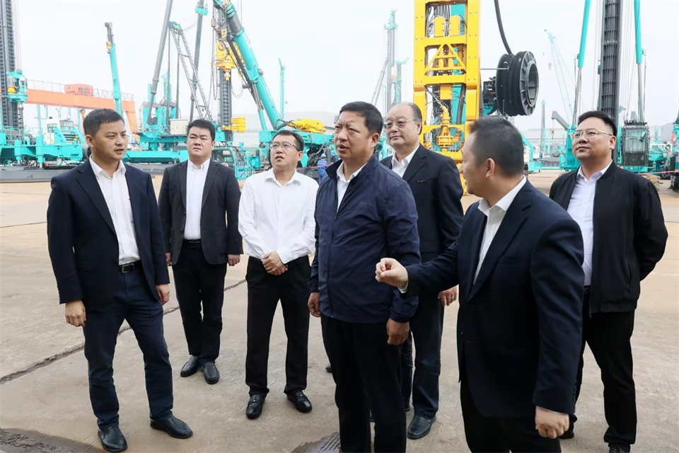 同船出海，，，共赢未来！中铁九局副总司理刘峻峰一行到访8188cc威尼斯智能