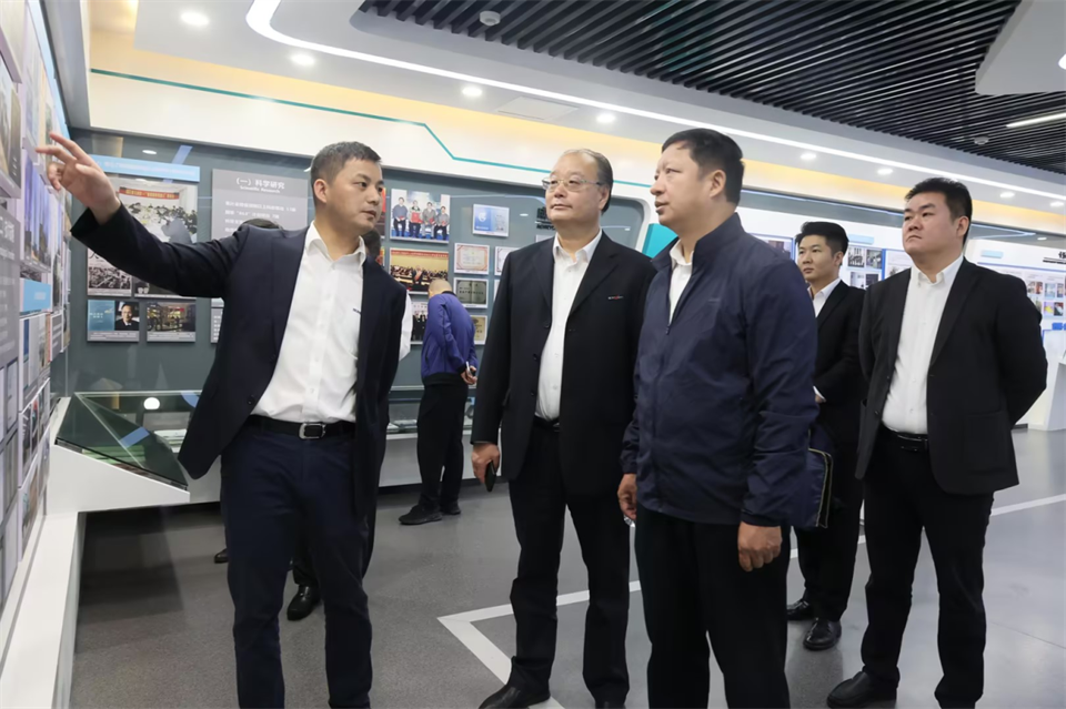 同船出海，，，共赢未来！中铁九局副总司理刘峻峰一行到访8188cc威尼斯智能