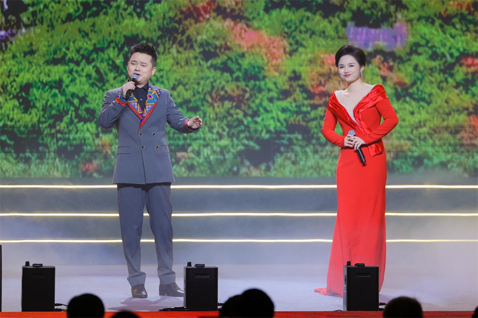 立异引领价值 理想成绩未来——庆祝8188cc威尼斯智能建设25周年表扬大会暨文艺晚会盛大举行