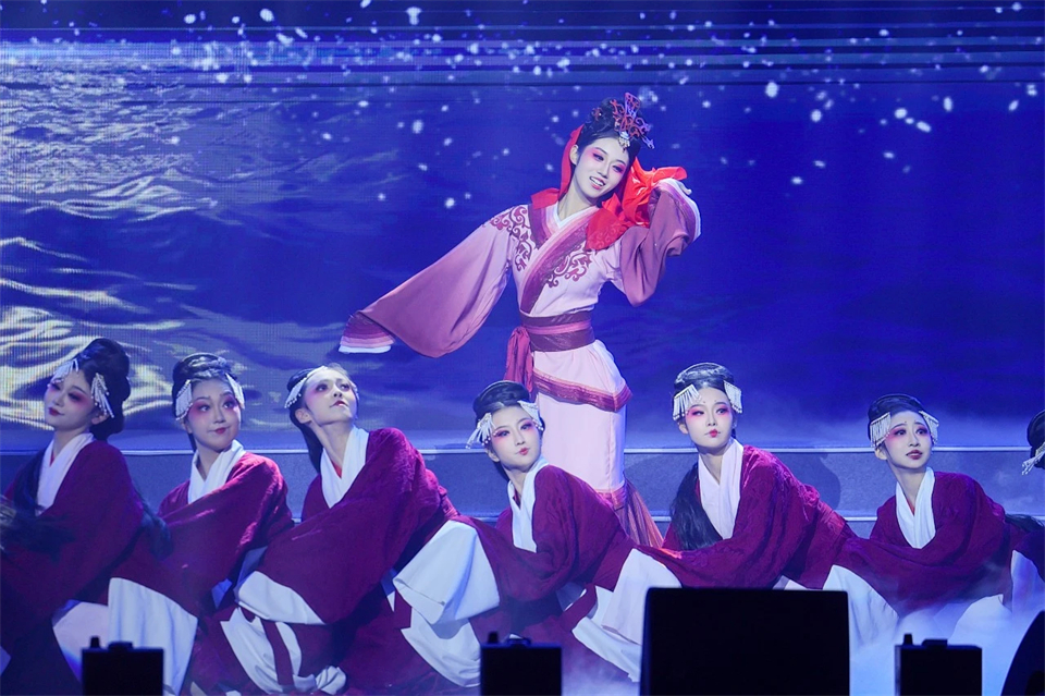 立异引领价值 理想成绩未来——庆祝8188cc威尼斯智能建设25周年表扬大会暨文艺晚会盛大举行