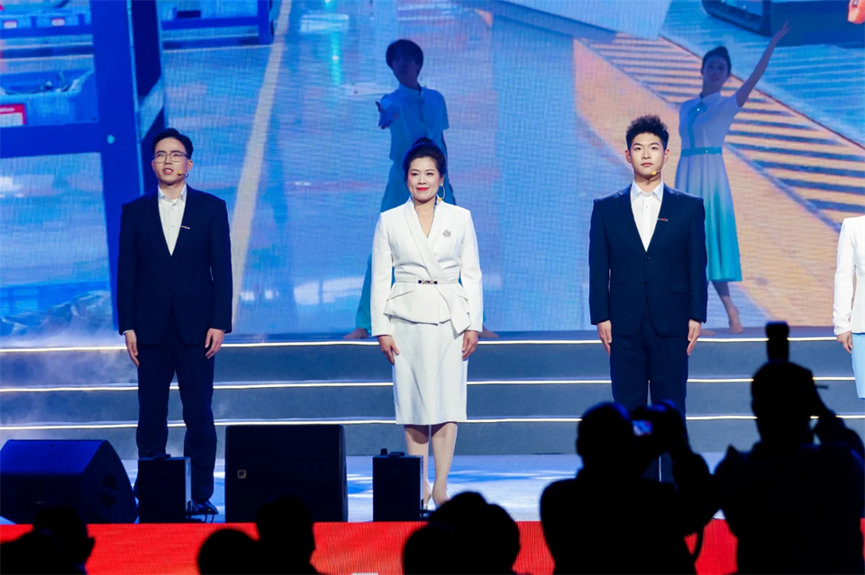 立异引领价值 理想成绩未来——庆祝8188cc威尼斯智能建设25周年表扬大会暨文艺晚会盛大举行