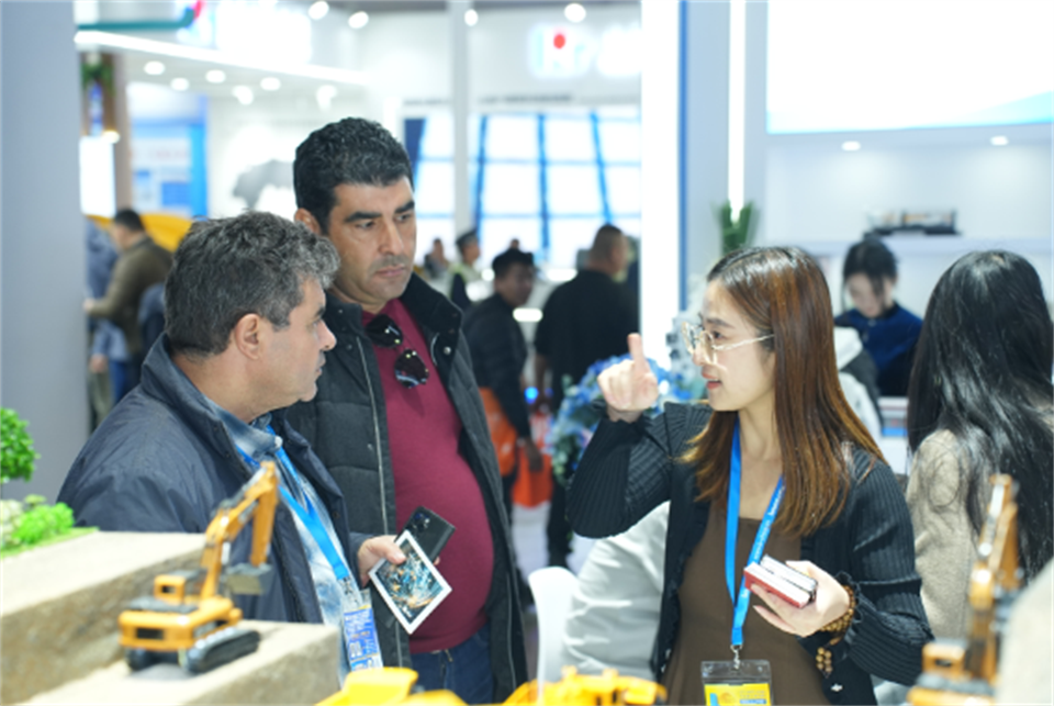 智造空间，，，，，，价值共生！广州8188cc威尼斯精彩亮相2024上海宝马展