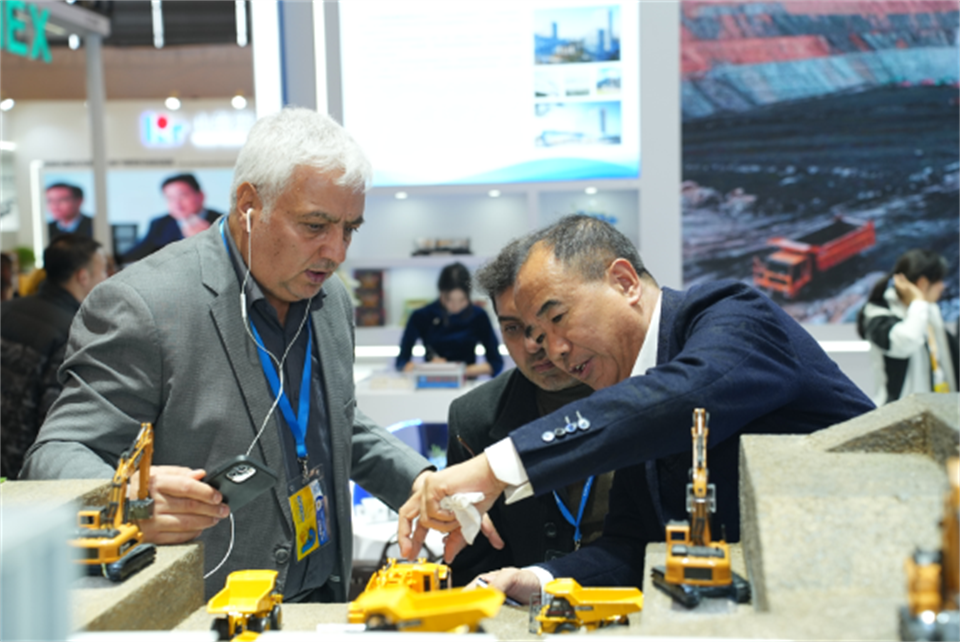 智造空间，，，，，，价值共生！广州8188cc威尼斯精彩亮相2024上海宝马展