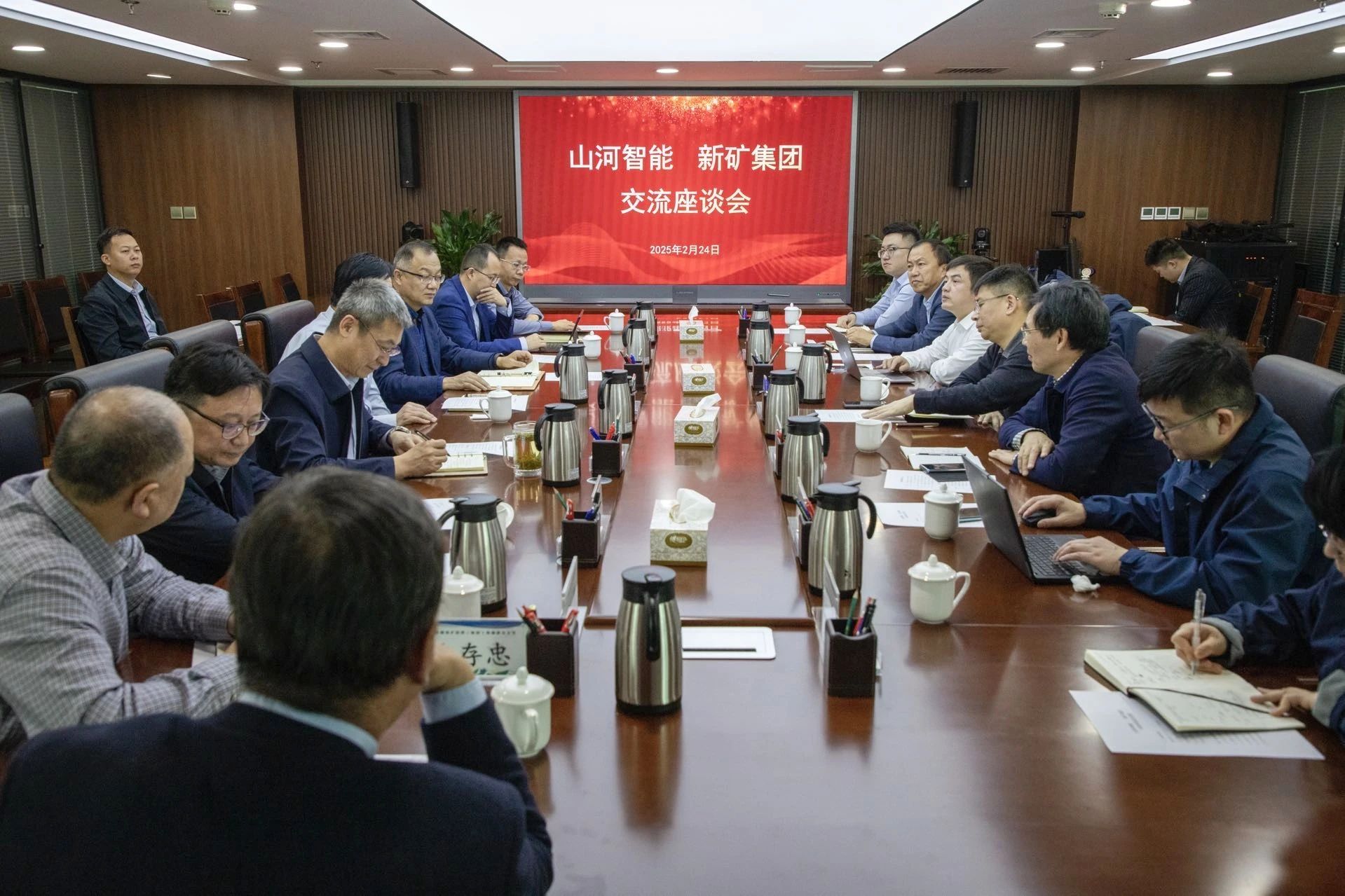 共筑智慧矿山，，，，，8188cc威尼斯智能董事长付向东率队赴新疆造访新矿集团、八钢矿业