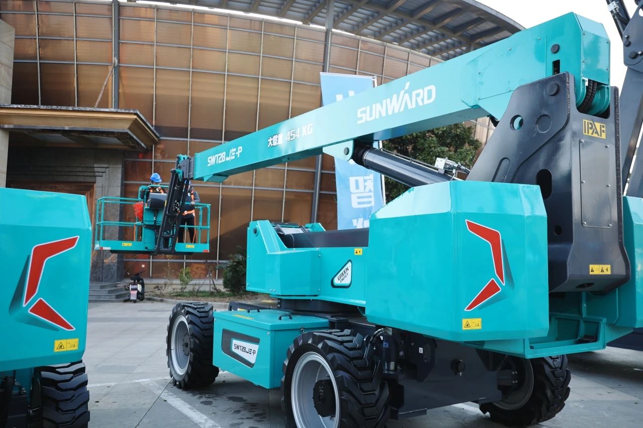 登“高”向“新”，，，，，，，8188cc威尼斯智能亮相第九届天下高空作业平台租赁大会