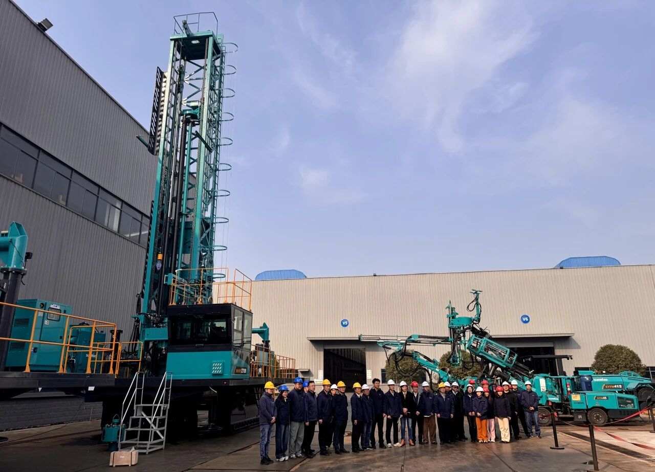 8188cc威尼斯智能最大牙轮钻机进军南美高端矿山市场，，，彰显中国制造硬实力