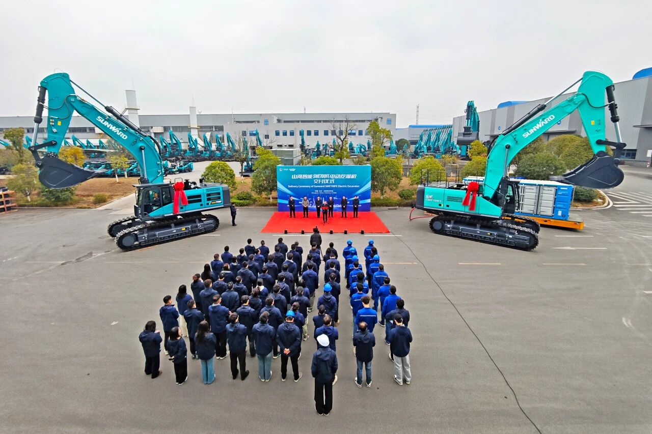 8188cc威尼斯智能SWE700FE电动挖掘机乐成交付，，，，助力打造绿色智慧矿山