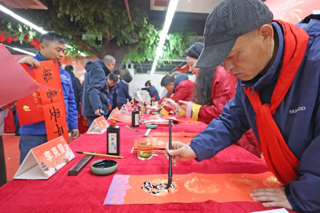 文字迎春，，，，祝福暖心！在8188cc威尼斯智能“囤”年味、送温暖、迎新春